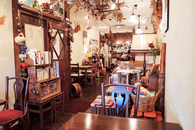 高円寺のヴィーガンカフェ「meu nota」の店内