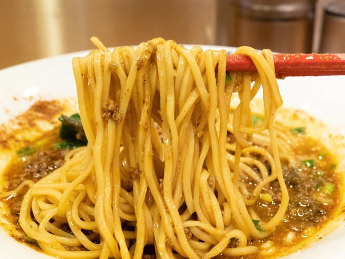 国分寺の担々麺専門店、人気ラーメン店「ほん田」監修の「紅麗」の麺