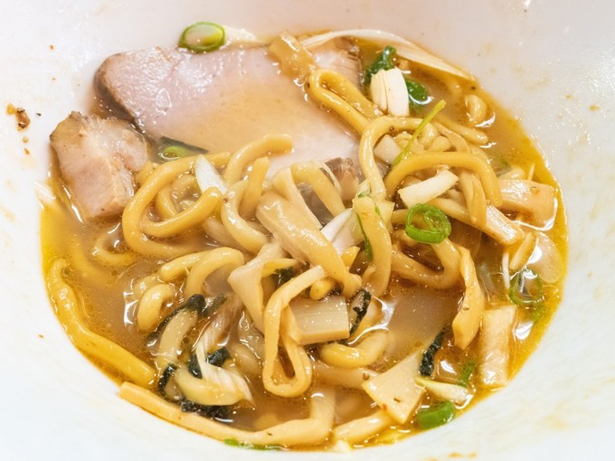 練馬「ドリルマン」でおすすめのまぜそば「肉ABURASSO」のスープ割り