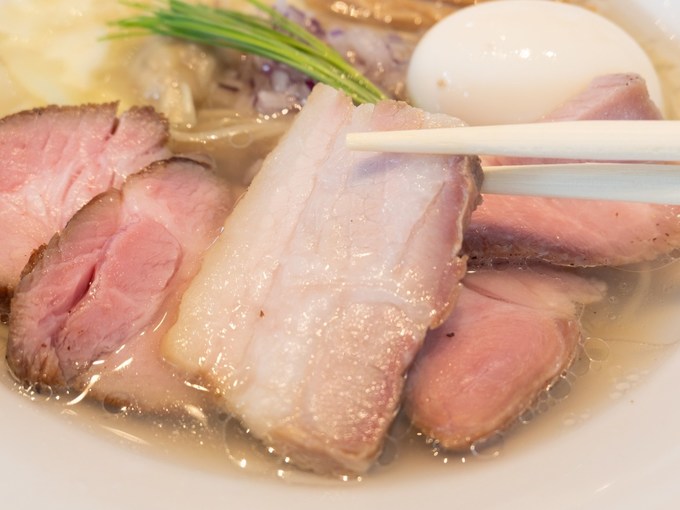 TRY大賞新人大賞に輝いた、雑色『宍道湖しじみ中華蕎麦 琥珀』のしじみラーメンのバラチャーシュー