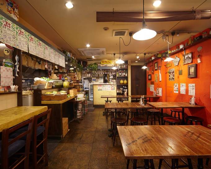 飯田橋のバル『スペイン酒場P』の内観