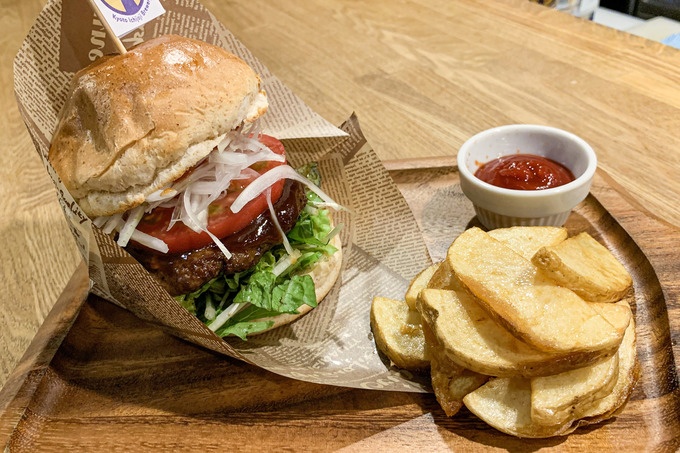 『BEER PUB ICHI-YA』特製ハンバーガー