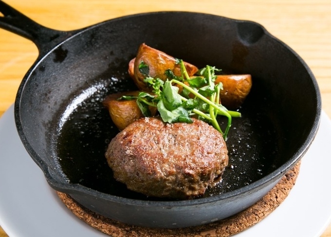 中目黒のダイニングバー『ASADOR DEL PRADO』の和牛ハンバーグ