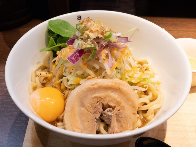 御茶ノ水でおすすめのラーメン店『シン・アジト』のまぜそばのアップ
