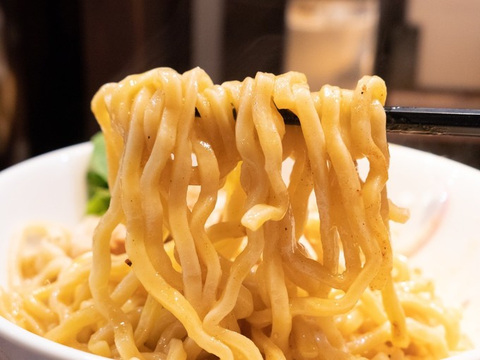 御茶ノ水でおすすめのラーメン店『シン・アジト』のまぜそばの麺はもちもち
