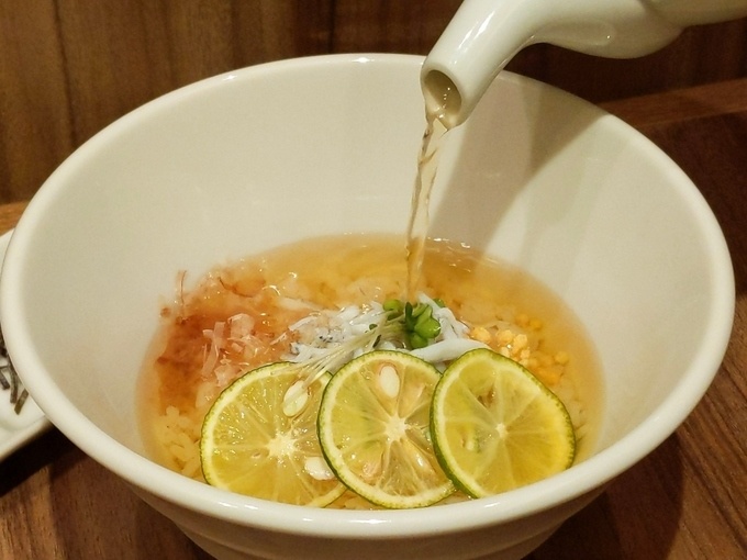 青葉台の居酒屋『旬の舞』の「 湘南しらすとすだち」