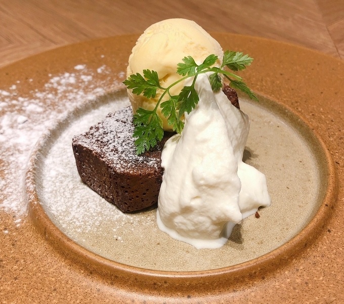 半蔵門ビストロブレインストーミング 濃厚チョコレートのテリーヌ クレームシャンティとバニラアイス添え