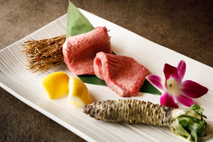 『和牛焼肉 うし成 新橋店』佐賀牛 雌牛の厚切り黒タン