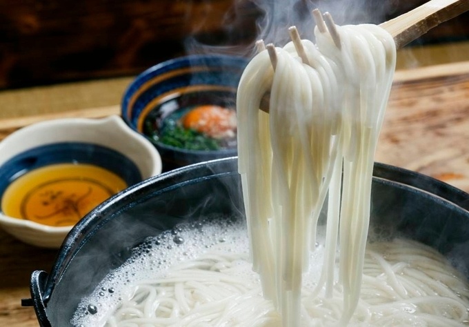 大阪四ツ橋の居酒屋『長崎芳寿豚と地場野菜 新町なみなみ』のシメのうどん