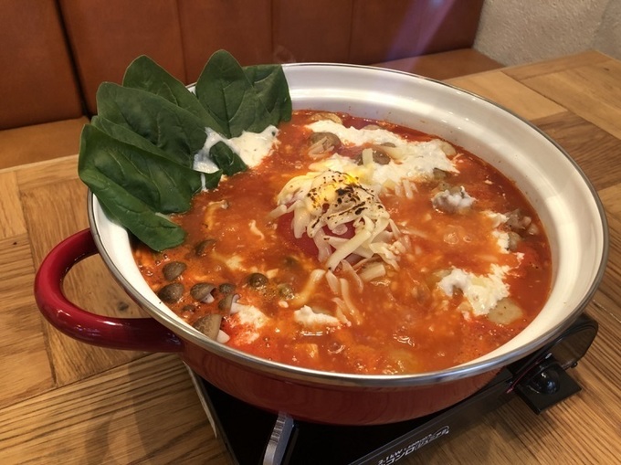 鶏とワイン HANABI ラチッタデッラ ラクレットとろろ鍋