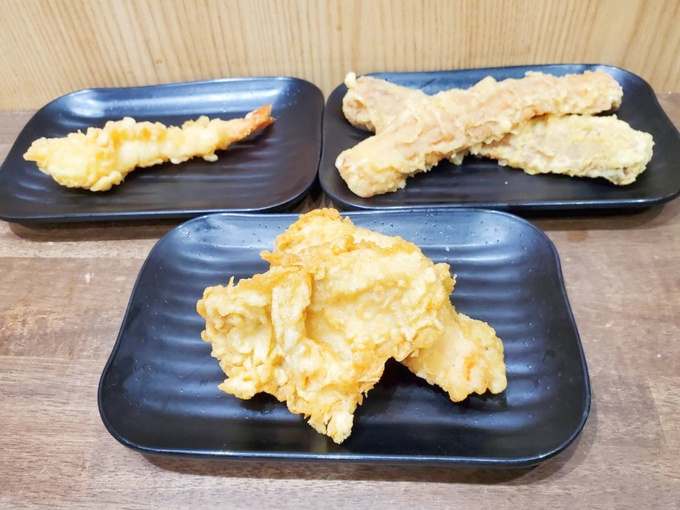 うどん専門店 つくもうどん塩小路本店 の トッピングで楽しめる3種の天ぷら
