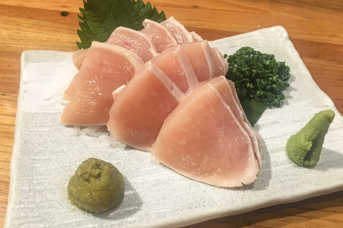 溜池山王の焼き鳥居酒屋「鳥酎」の刀根鶏胸肉のたたき