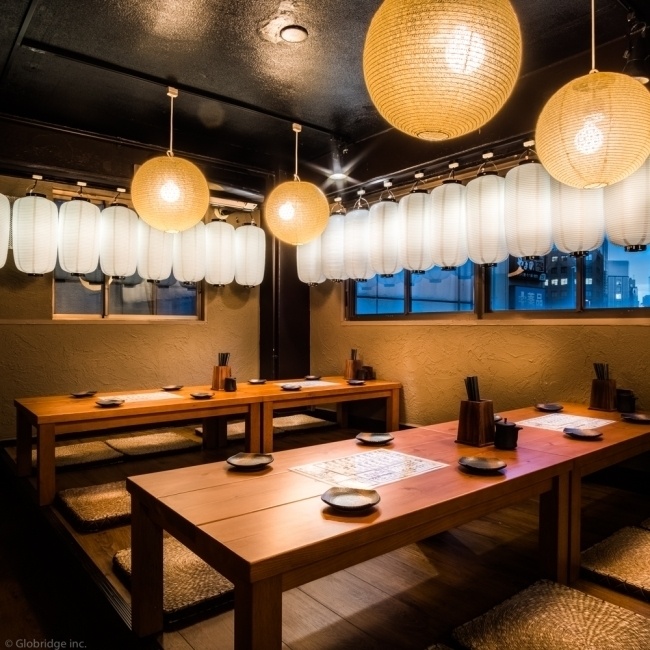 秋葉原で寿司食べ放題が楽しめる『すし酒場 フジヤマ 秋葉原店』の内観画像