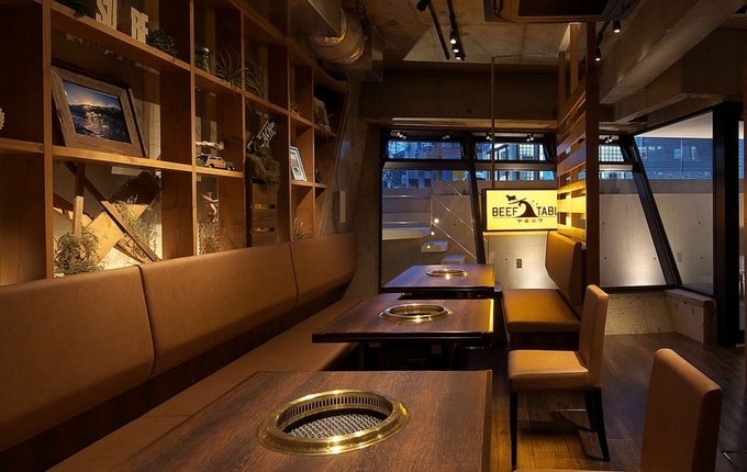 祐天寺の焼肉店『BEEF TABLE 』の内観