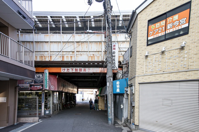 新今宮駅のホルモンうどん「権兵衛」