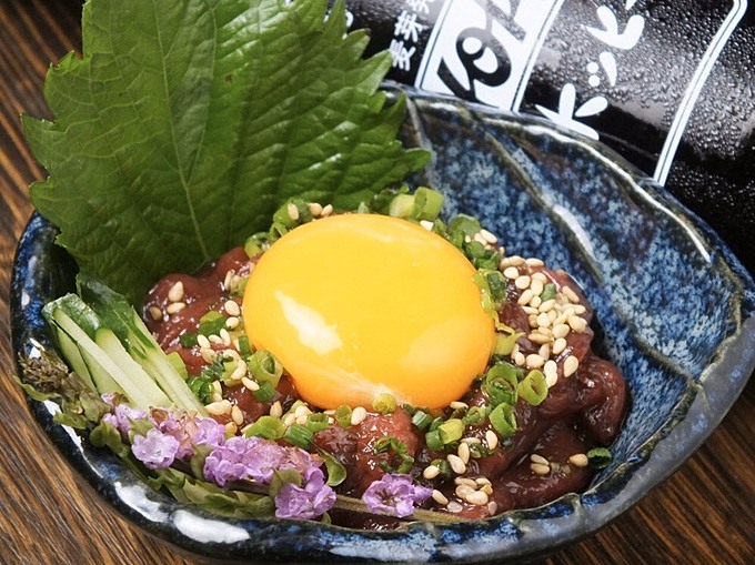 埼玉県さいたま市の馬肉専門店『勝馬』の特選桜ユッケ