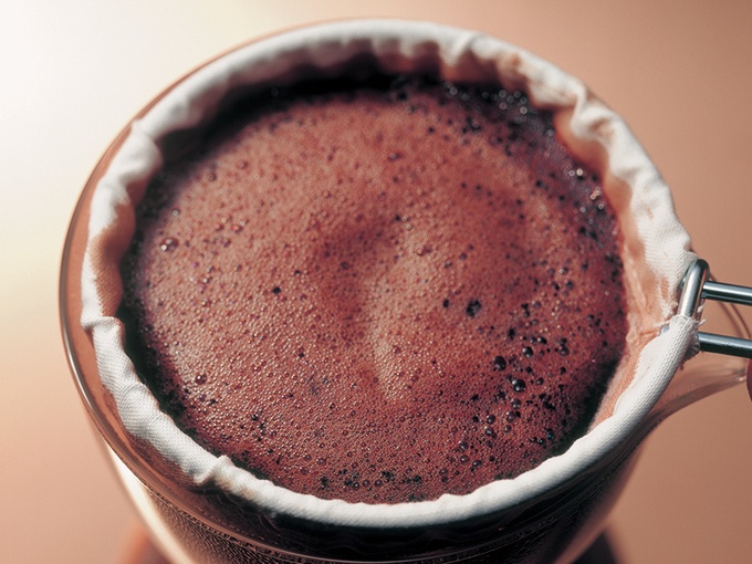 『上島珈琲店』のネルドリップコーヒーのドリップ