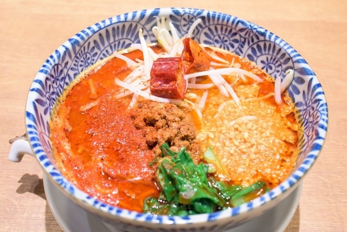 池袋の担々麺『SHIBIKARA担担麺飯塚』の「辛麺 味噌 汁有り」