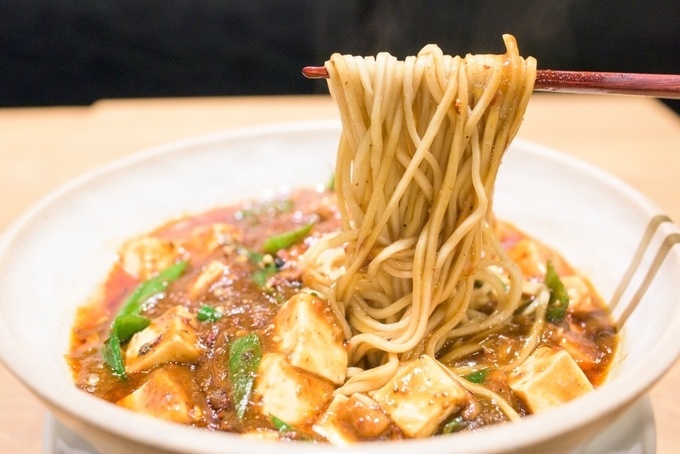 池袋の担々麺『SHIBIKARA担担麺飯塚』の「麻婆辛麺(汁あり)」