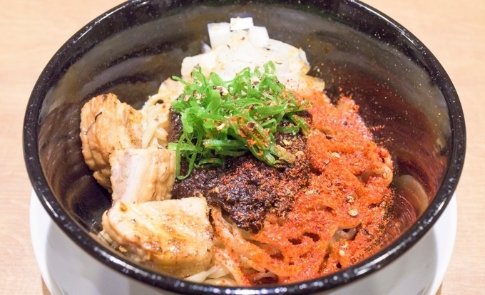 池袋の担々麺『SHIBIKARA担担麺飯塚』の「麻婆辛麺(汁なし)」