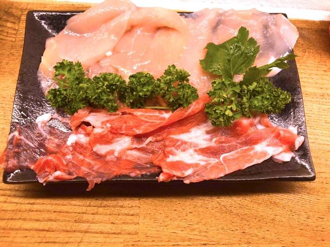 『なつめ庵』のしゃぶしゃぶ用「雲仙豚」と「美桜鶏」