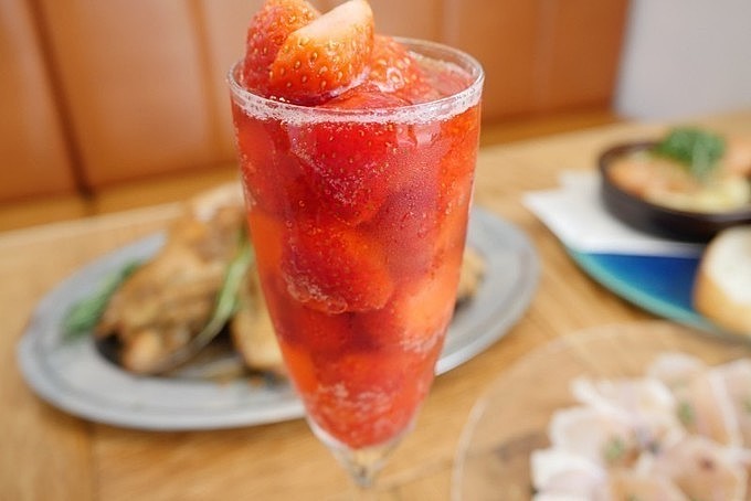 鶏とワインHANABI あまおうスパークリングワイン