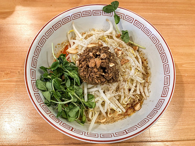 大手町の担々麺専門店「担々飯店」の汁なし担々麺