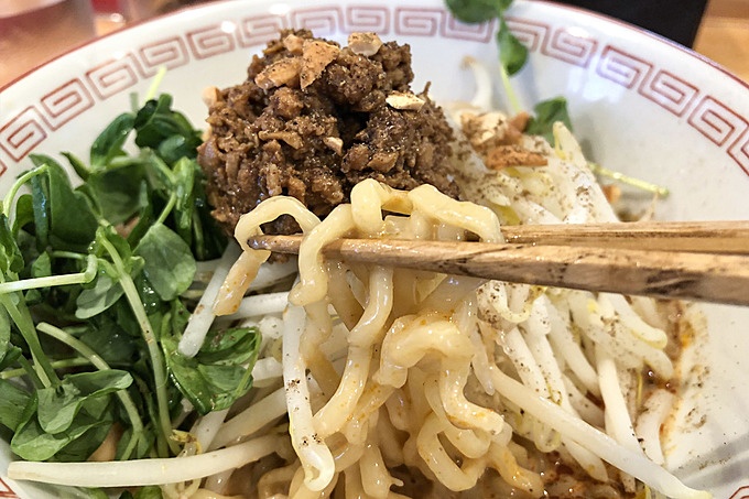 大手町の担々麺専門店「担々飯店」の汁なし担々麺
