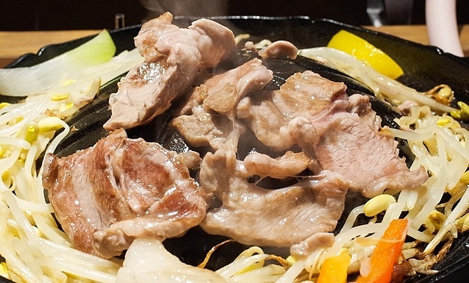 ラム焼肉専門店『LAMB ONE 新宿歌舞伎町本店』の「塩麹漬けラム肩ロース」