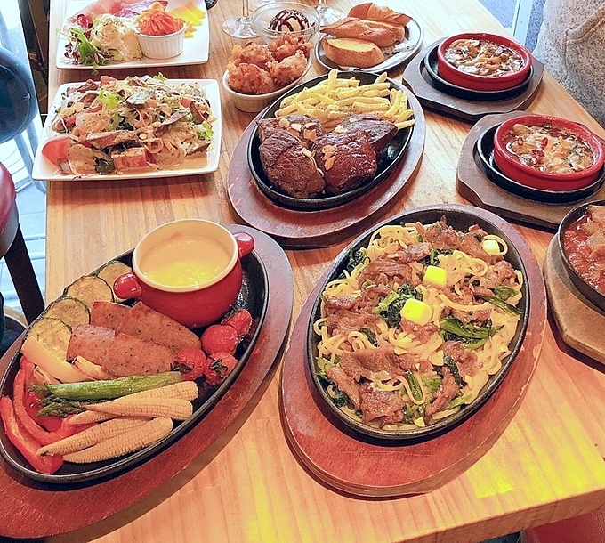 肉バル BEEF KITCHEN STAND 新宿歌舞伎町店