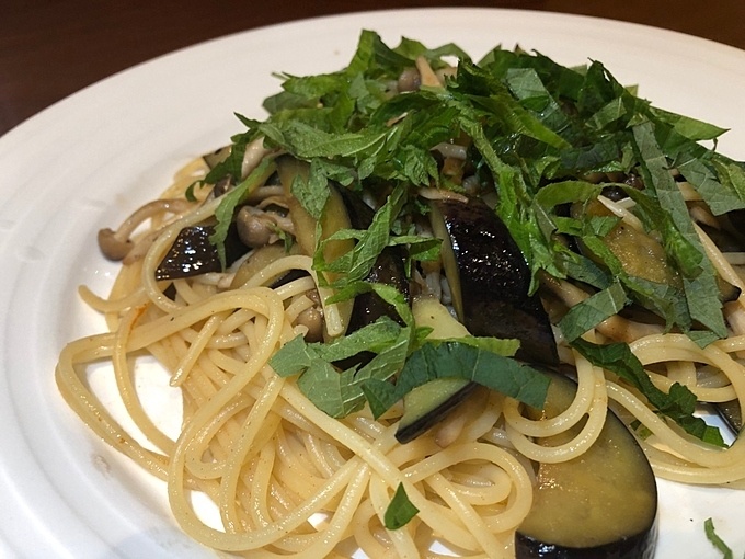 トレッテ ナスとしめじと青じその和風しょうゆ味のスパゲッティ
