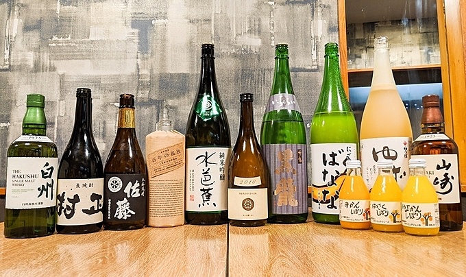 東京都新橋、焼鳥を提供する居酒屋『津田屋』のアルコールメニュー