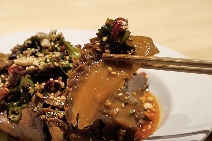 上野 中華料理 花季 椰子鍋 牛肉と蜂の巣のリフト