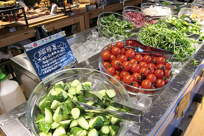 西新宿『MORETHAN TAPAS LOUNGE』の野菜