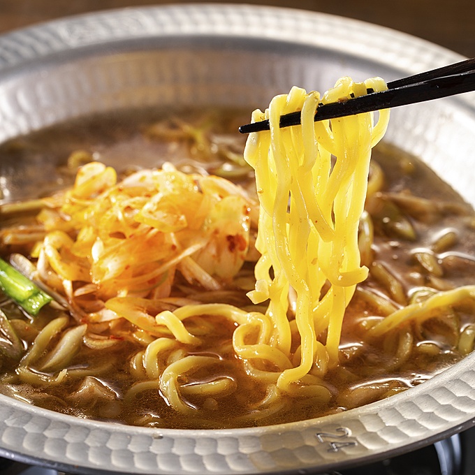 ホルモン居酒屋の旨辛ネギラーメン