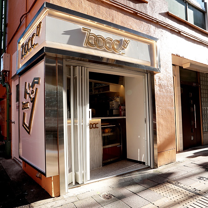 700cc 三軒茶屋 店舗外観