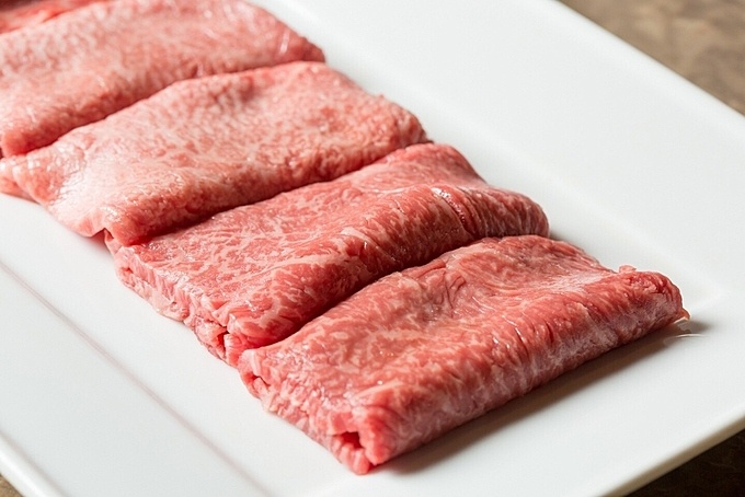 東京都港区西麻布の焼肉店『ミツクニ』の「天草黒牛ロース」