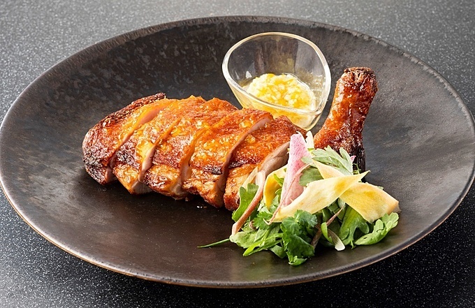 渋谷ストリーム12Fの中華料理店 『Gu-O』の「大山鶏の香港式パリパリ揚げ 柚子と生姜の香り」画像