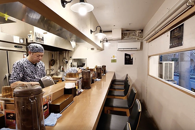 曙橋 ラーメン 鯛塩そば灯花 内観