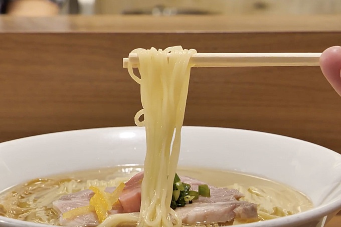 曙橋 ラーメン 鯛塩そば灯花 特注麺