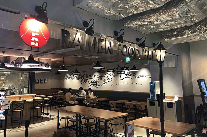 横浜ハンマーヘッドの「ジャパンラーメンフードホール」」