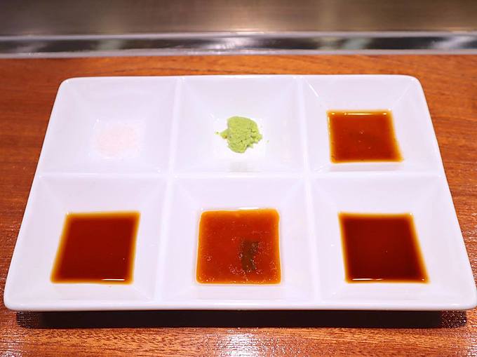 渋谷パルコの『極味や』の4種のソースと薬味