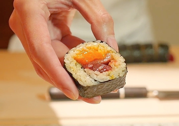 鮨よしかわの「漬け中トロ」