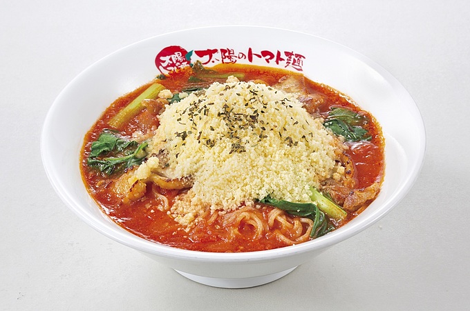 新宿で2019年オープンしたラーメン店『太陽のトマト麺 新宿ワシントンホテル支店』の「太陽のチーズラーメン」