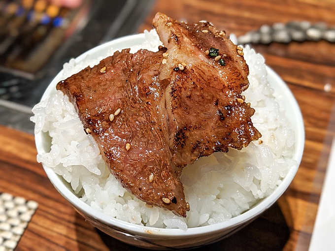 カルビの美味しい焼き方(ガス)_並カルビ美味しい食べ方「オンザライス」