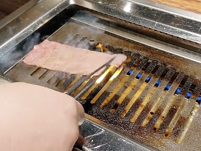 カルビの美味しい焼き方(ガス)_特上カルビの焼き方手順4