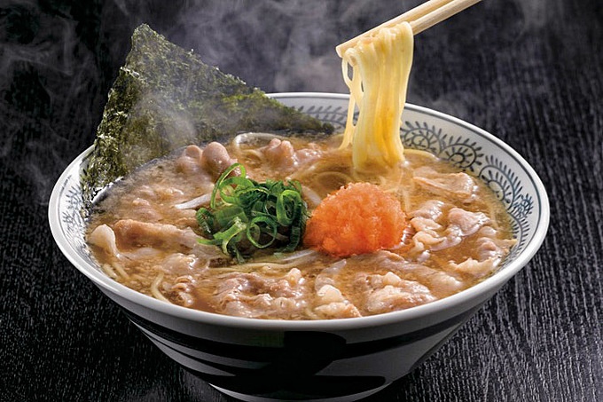 2019年オープンした東京の新店『丸源ラーメン 西新井店』の「熟成醤油ラーメン肉そば」