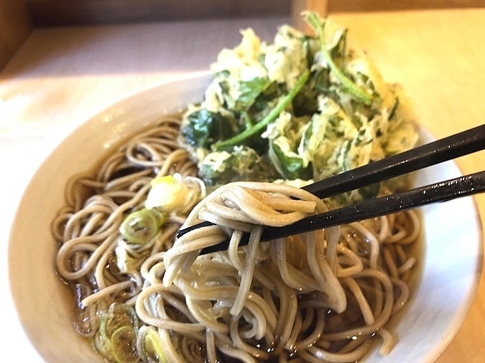 小伝馬町「田そば」の春菊天そばのそば