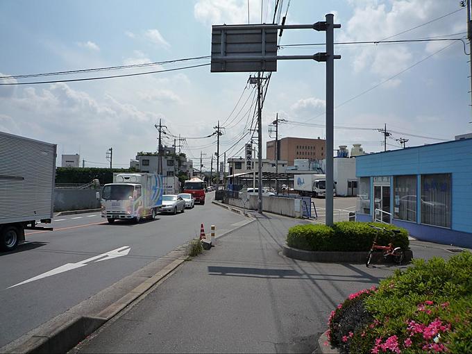 くじら肉が気軽に楽しめる川口「鯨食堂」の前の道路