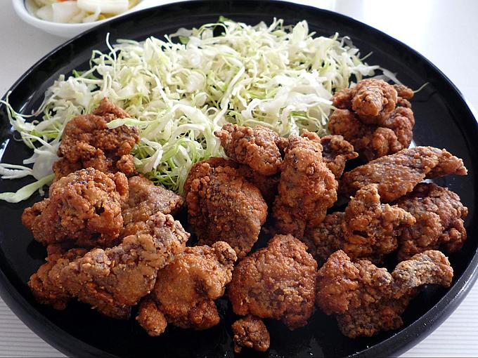 くじら肉が気軽に楽しめる川口「鯨食堂」の竜田揚げ